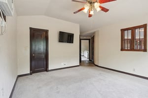 1620 Yvonne St-S2507-032.jpg