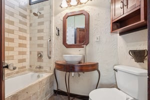 1620 Yvonne St-S2507-033.jpg