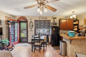 1620 Yvonne St-S2507-034.jpg
