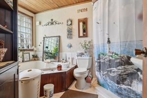1620 Yvonne St-S2507-037.jpg
