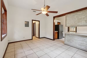 1620 Yvonne St-S2507-039.jpg