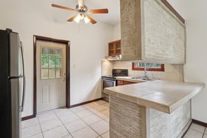 1620 Yvonne St-S2507-042.jpg