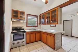 1620 Yvonne St-S2507-043.jpg