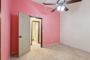 1620 Yvonne St-S2507-046.jpg