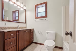 1620 Yvonne St-S2507-047.jpg