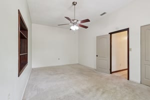 1620 Yvonne St-S2507-049.jpg