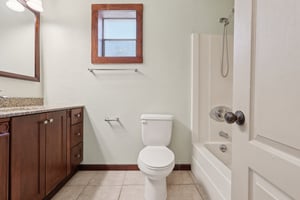 1620 Yvonne St-S2507-050.jpg