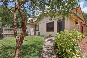 1620 Yvonne St-S2507-056.jpg