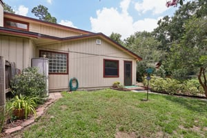 1620 Yvonne St-S2507-057.jpg