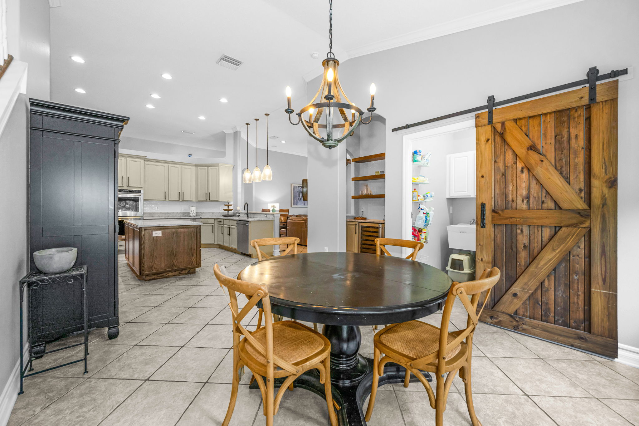 Kitchen Eat-In 3