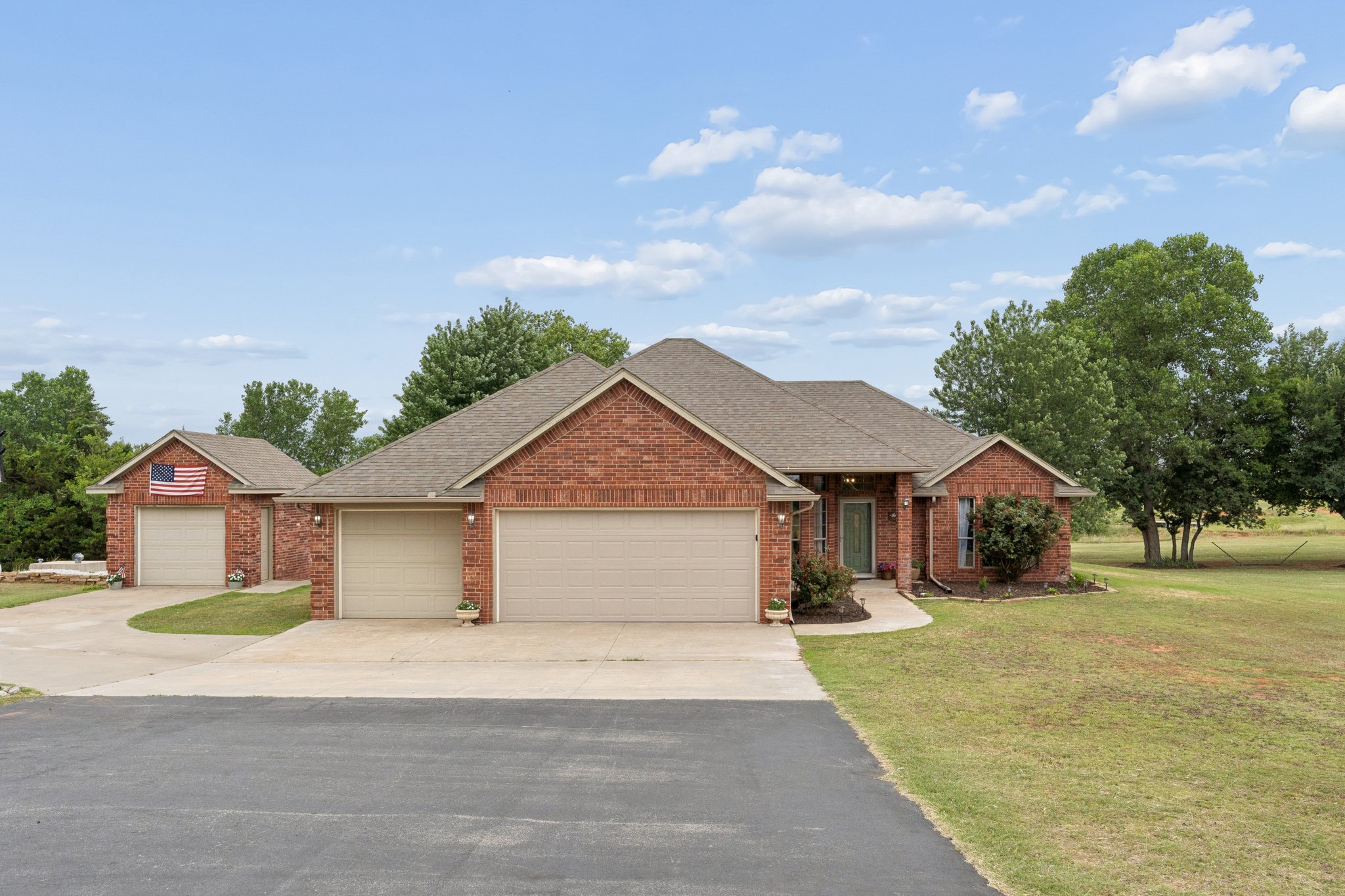 1621 4 Lakes Dr_001.jpg