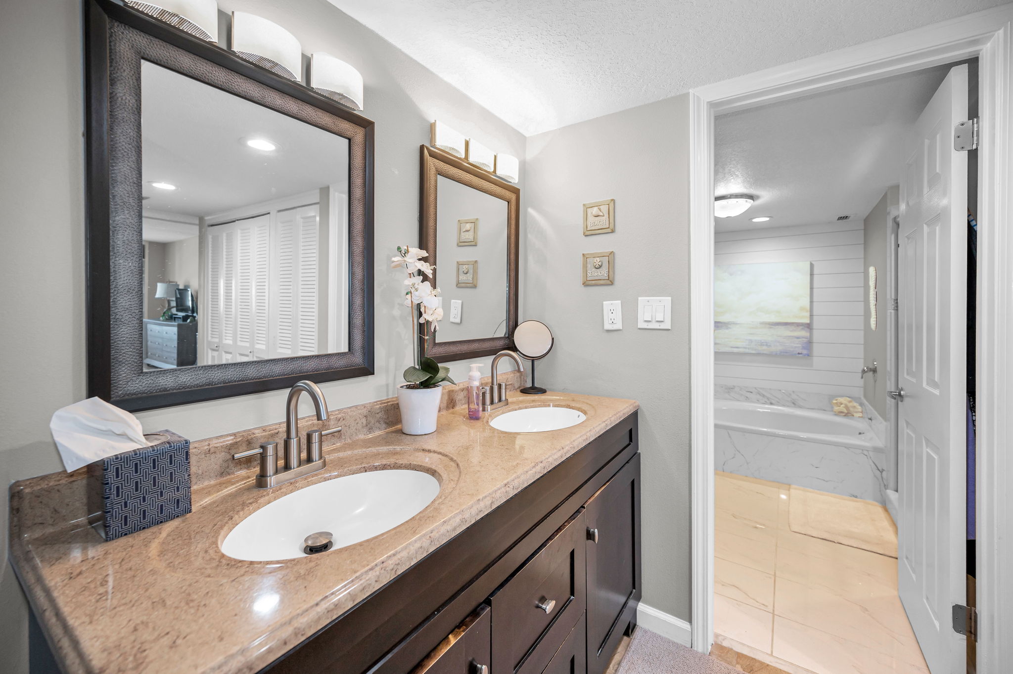 Master Bathroom1a