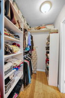 Master Bedroom Walk-in Closet1b