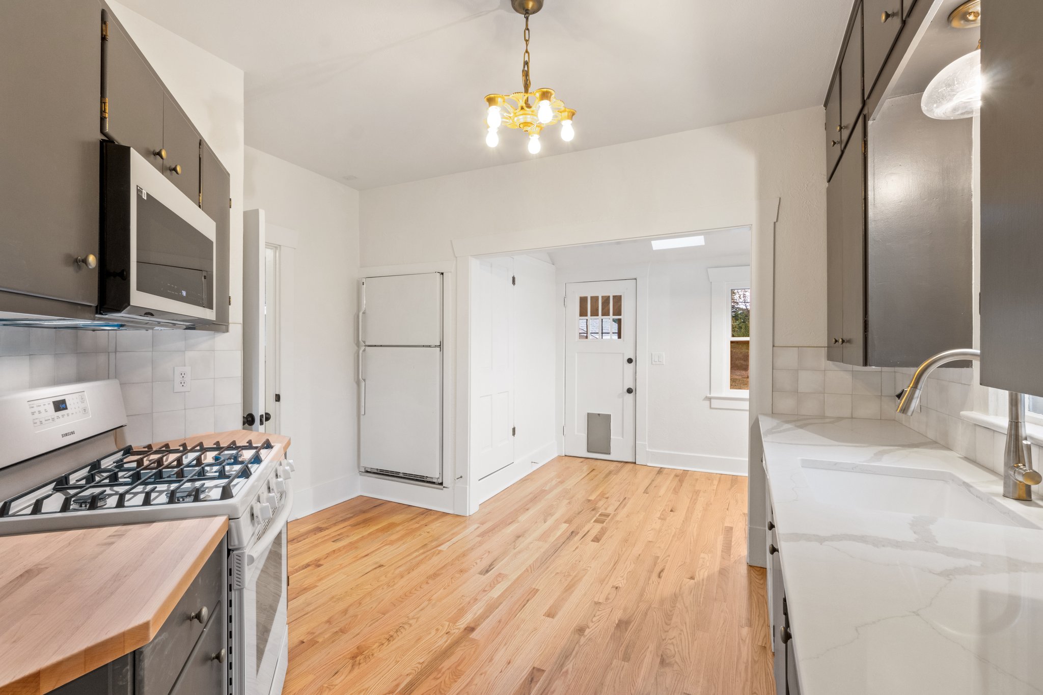 Kitchen/Eating Area