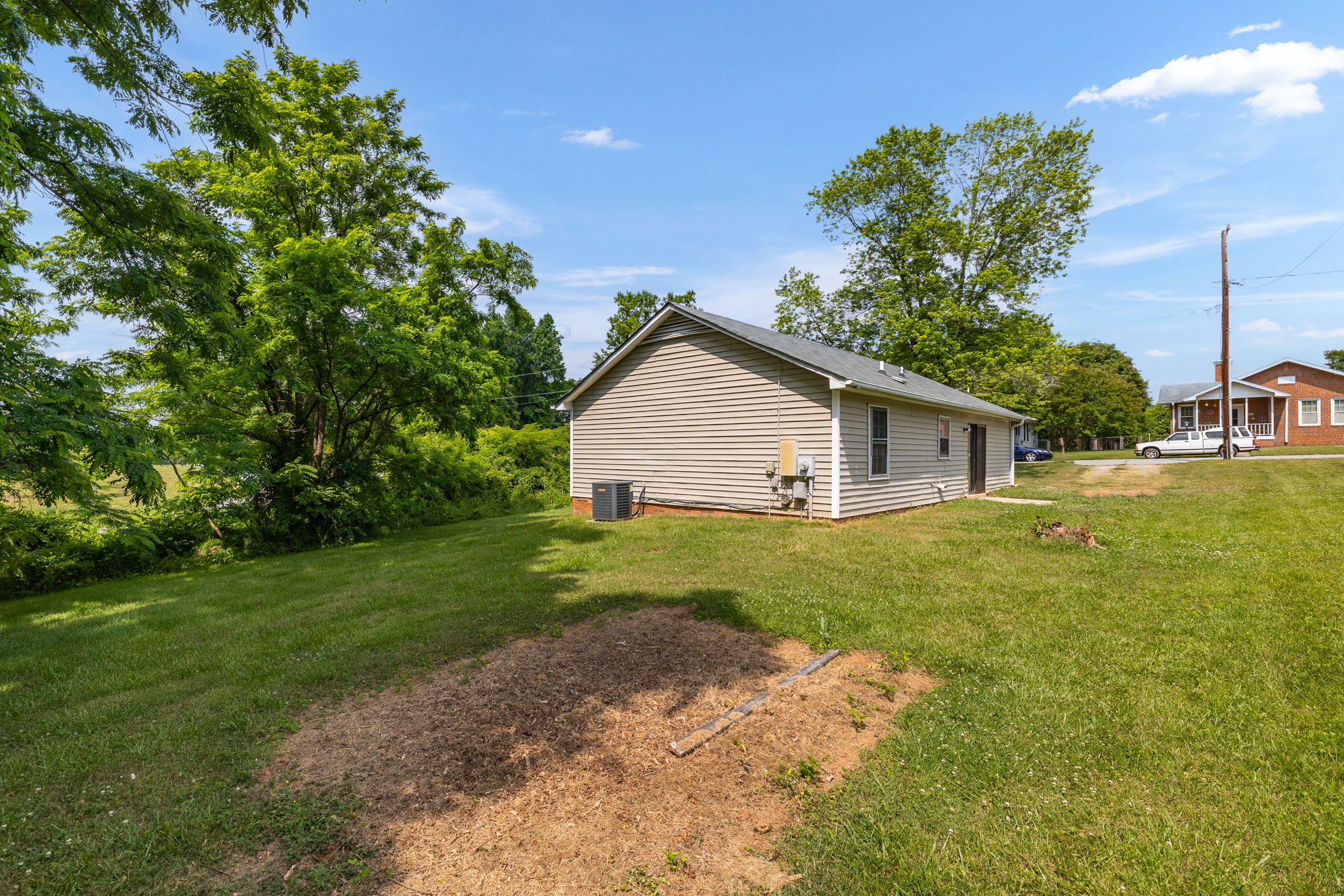 1621 Upland Dr-23