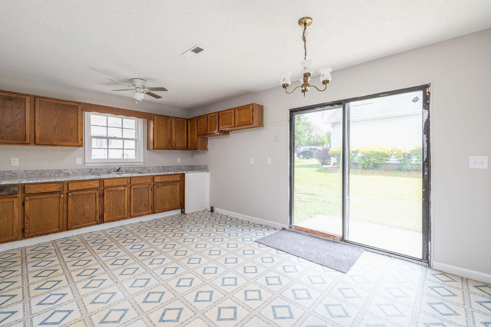 1621 Upland Dr-8