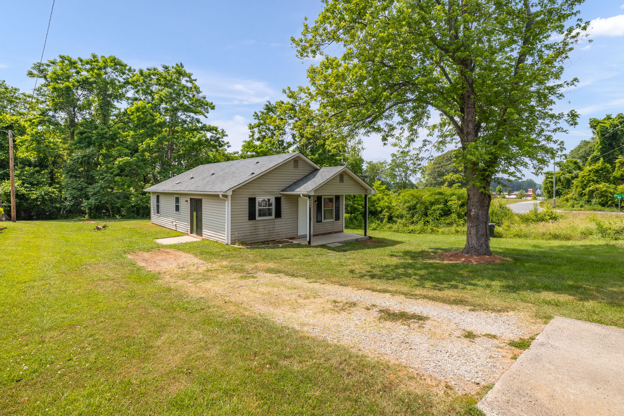 1621 Upland Dr-3
