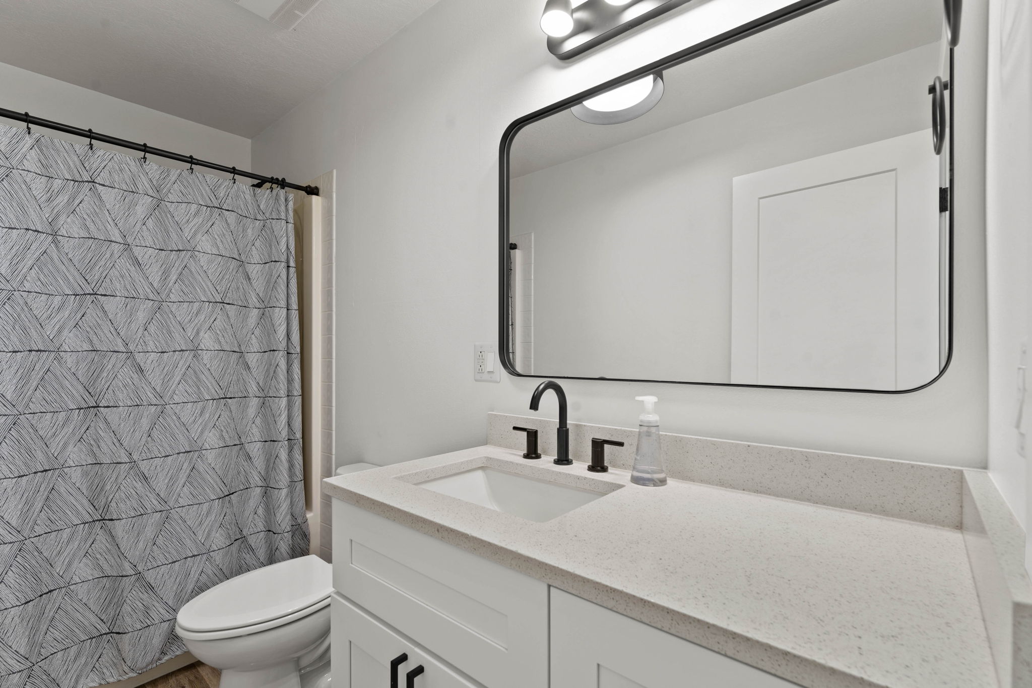 Main floor main Bathroom