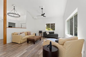 Living Room/Entry