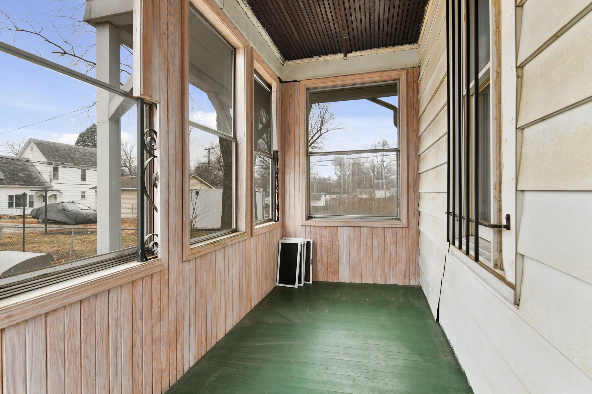 Screened-in Porch