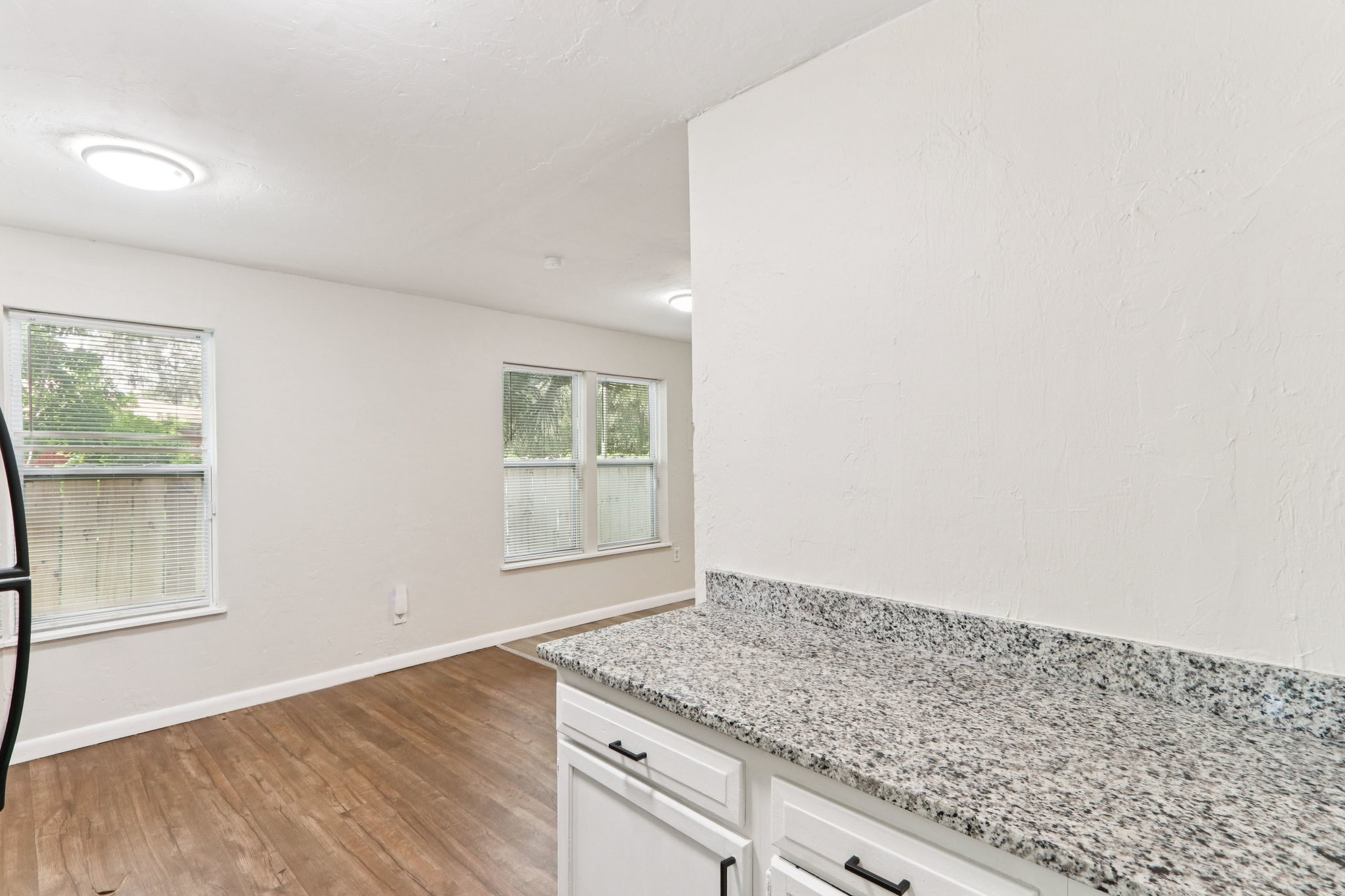 NE 16th Way-S0409-013.jpg