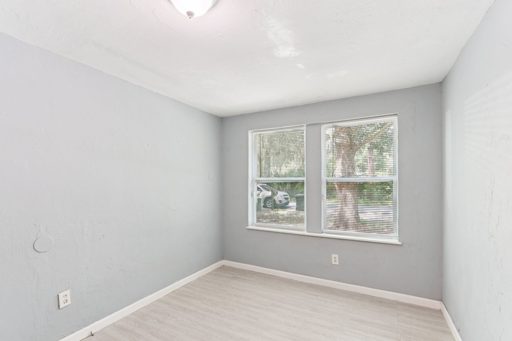 NE 16th Way-S0409-016.jpg