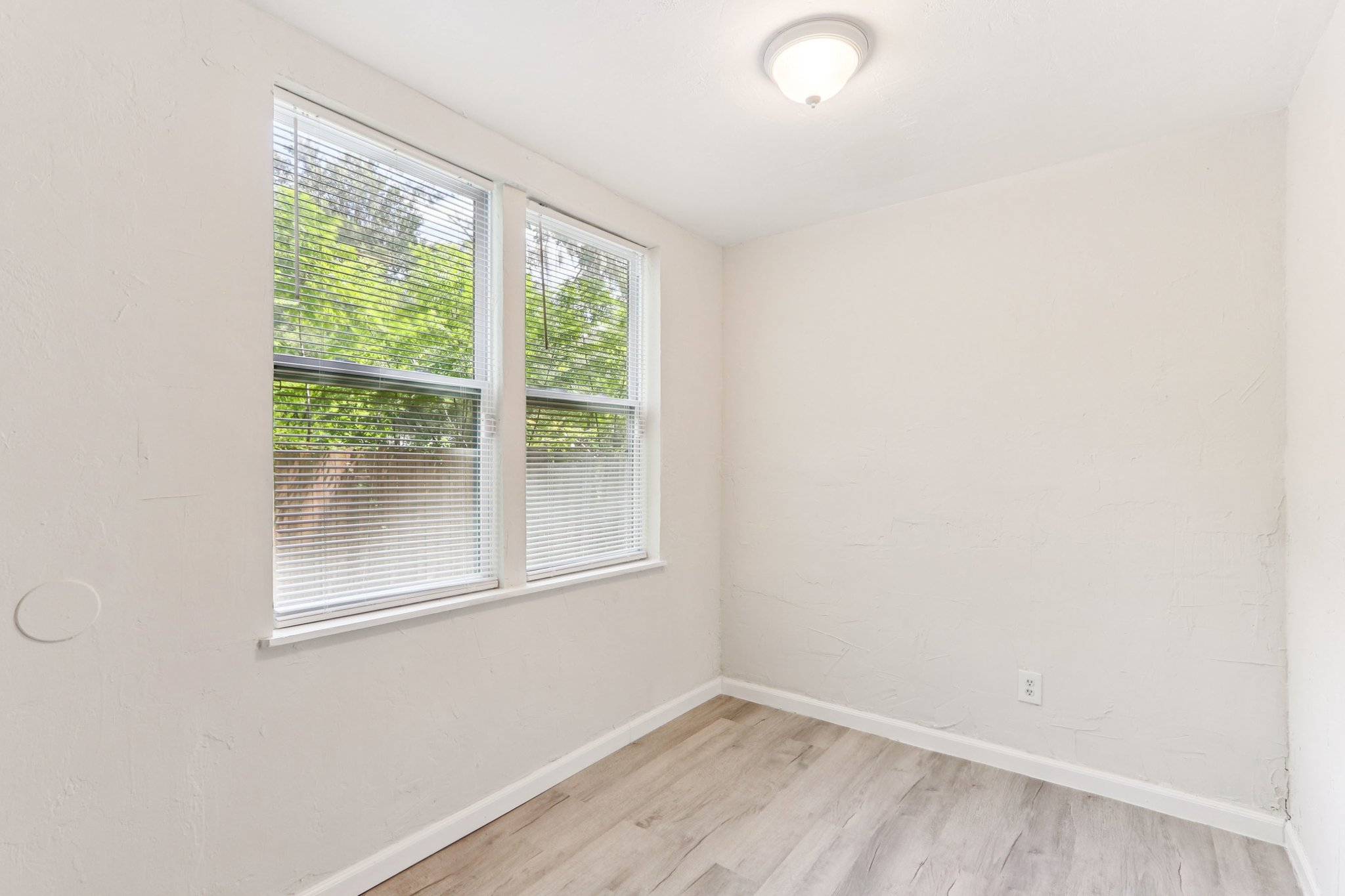 NE 16th Way-S0409-019.jpg