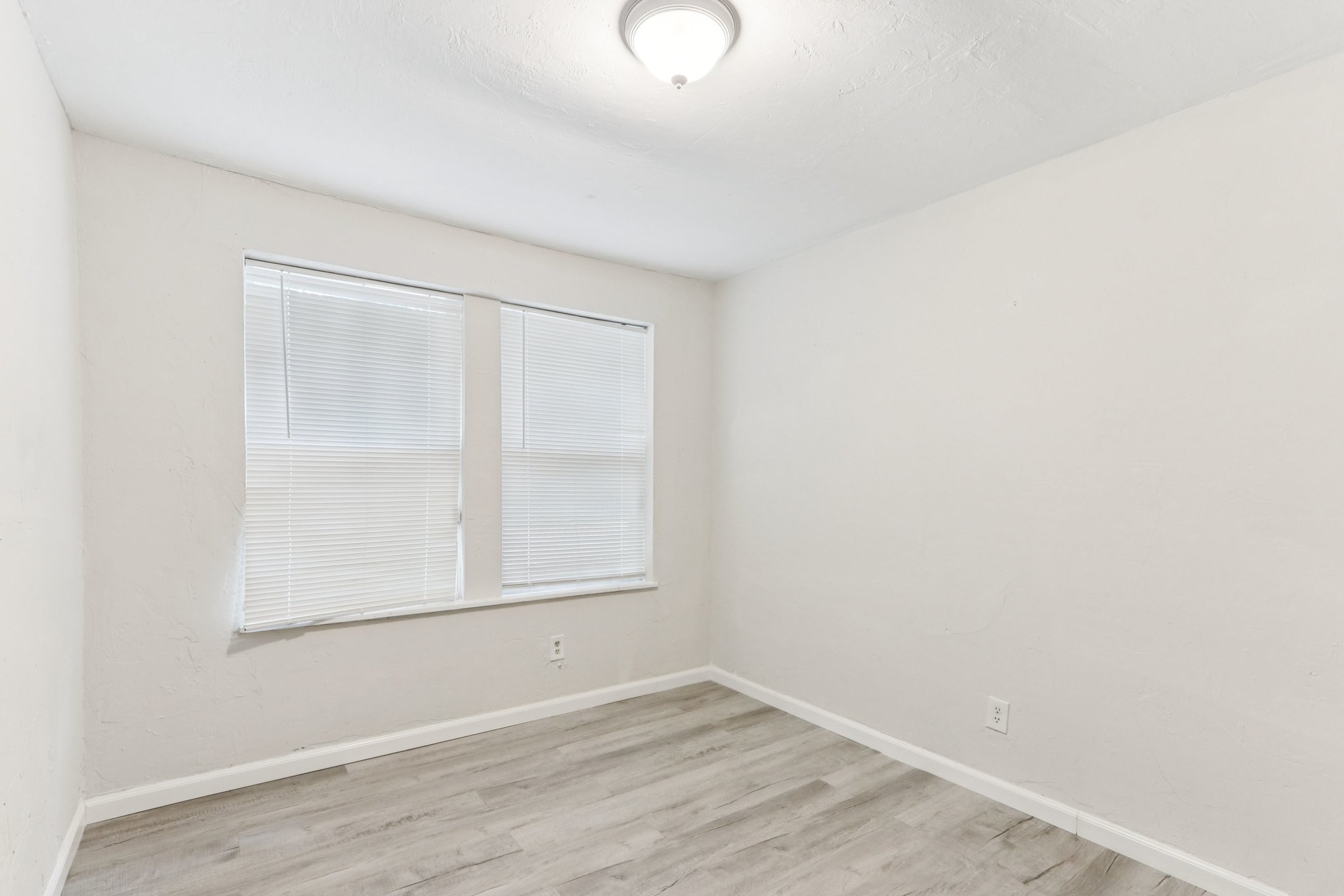 NE 16th Way-S0409-021.jpg