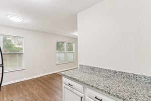 NE 16th Way-S0409-013.jpg