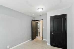 NE 16th Way-S0409-017.jpg