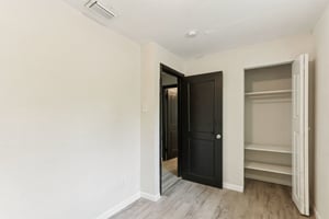 NE 16th Way-S0409-020.jpg