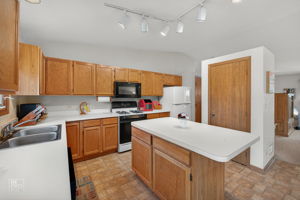 1624 Estes Ave, Des Plaines, IL 60018_005