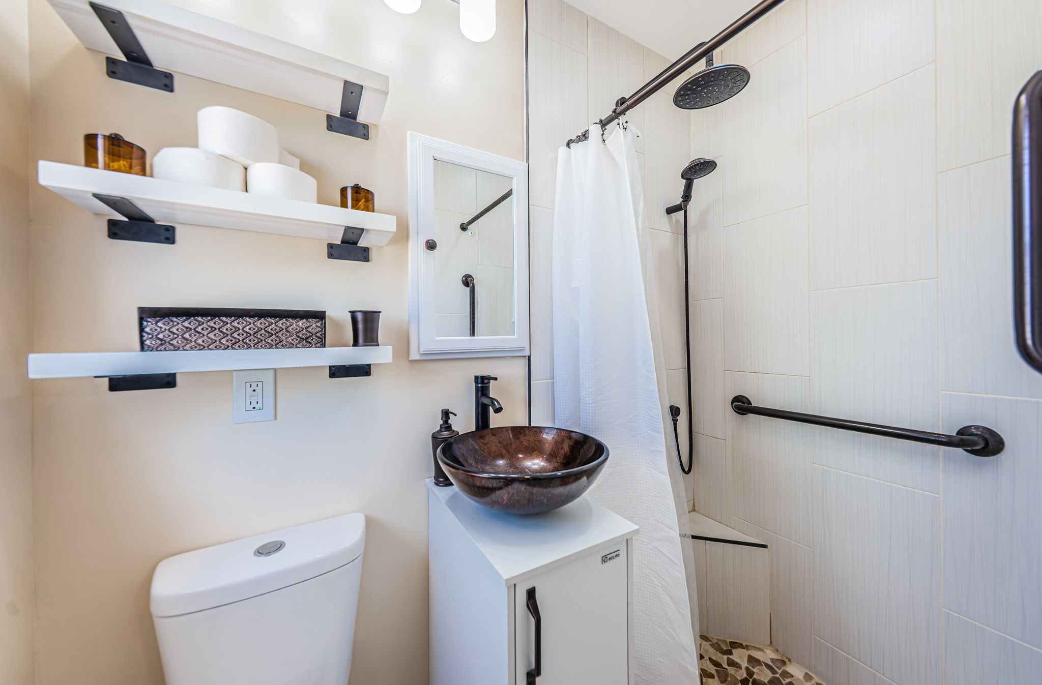 Master Bathroom1a