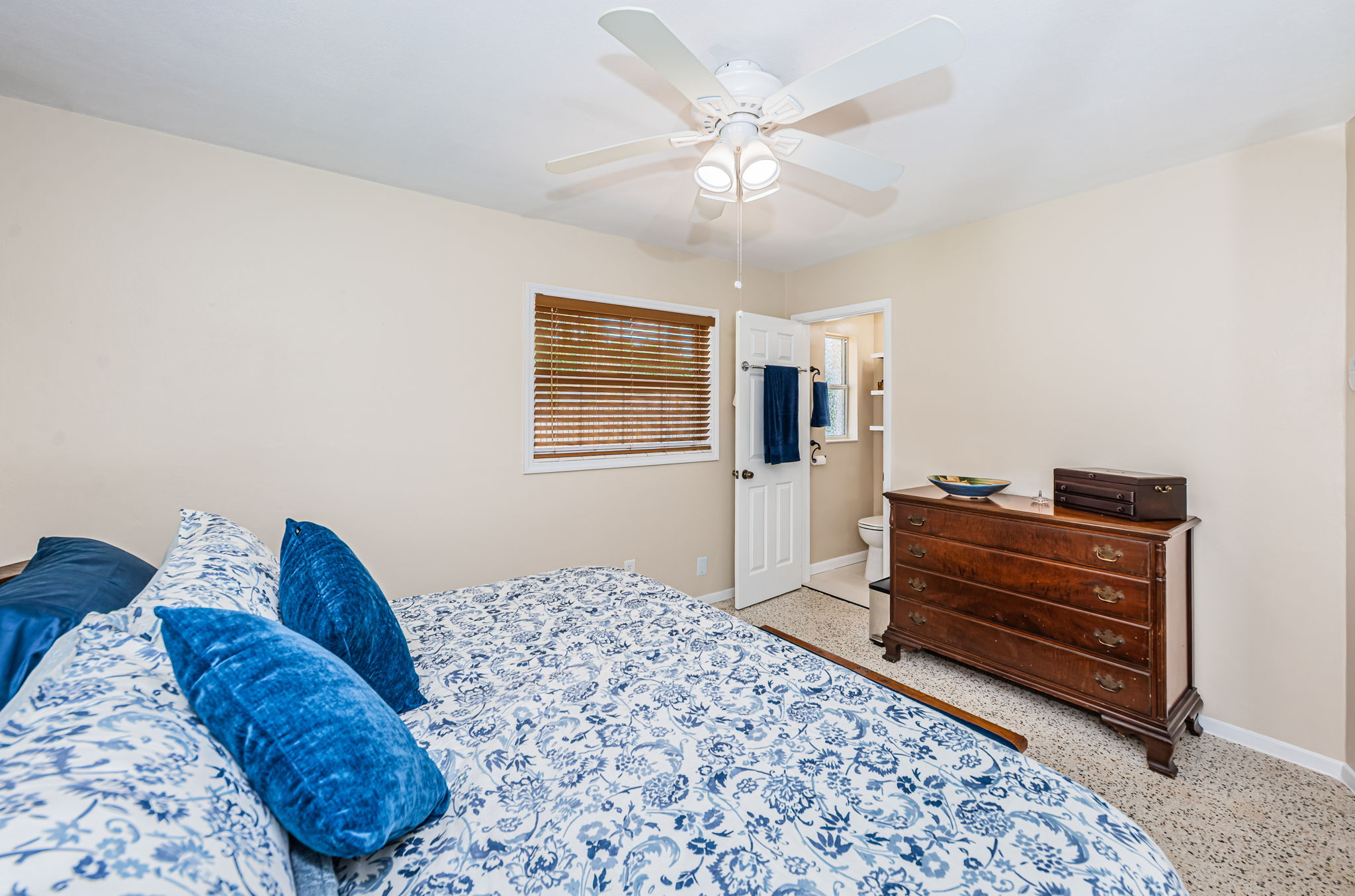 Master Bedroom1c