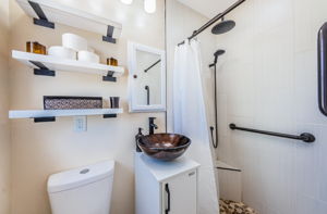Master Bathroom1a