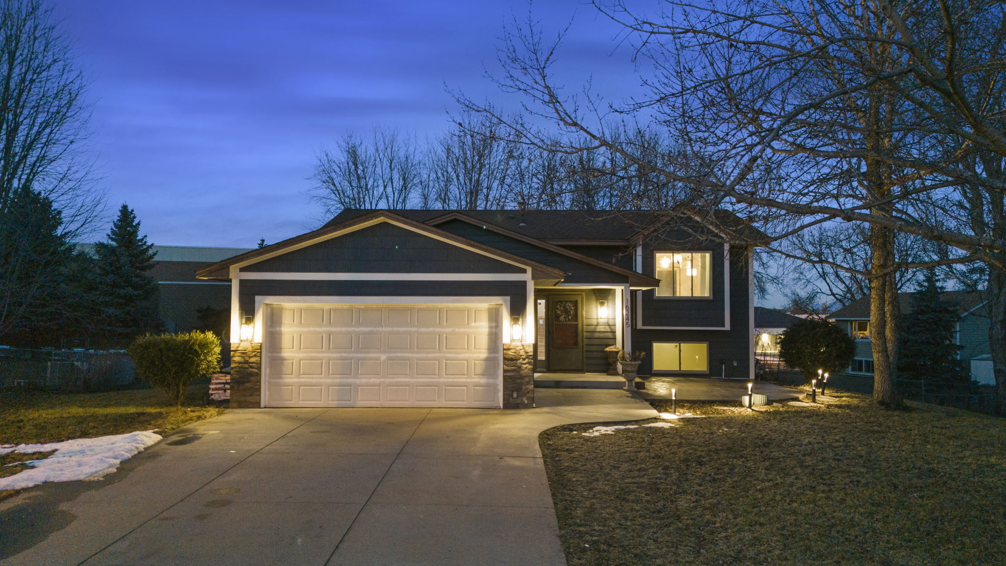 16245 Glen Oaks Ct