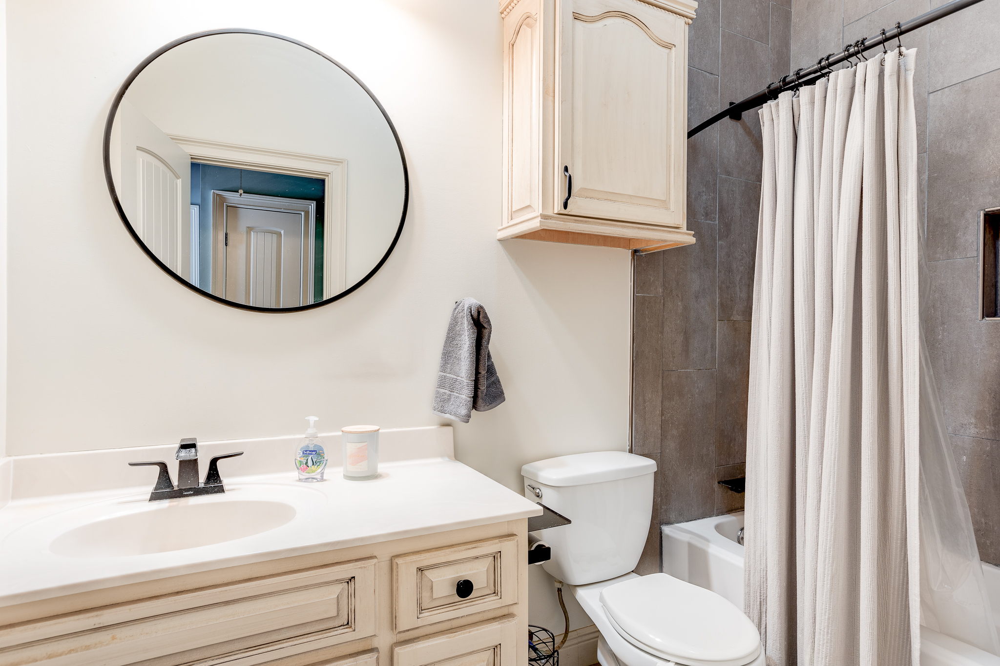 2 (17 of 22) Bathroom 2