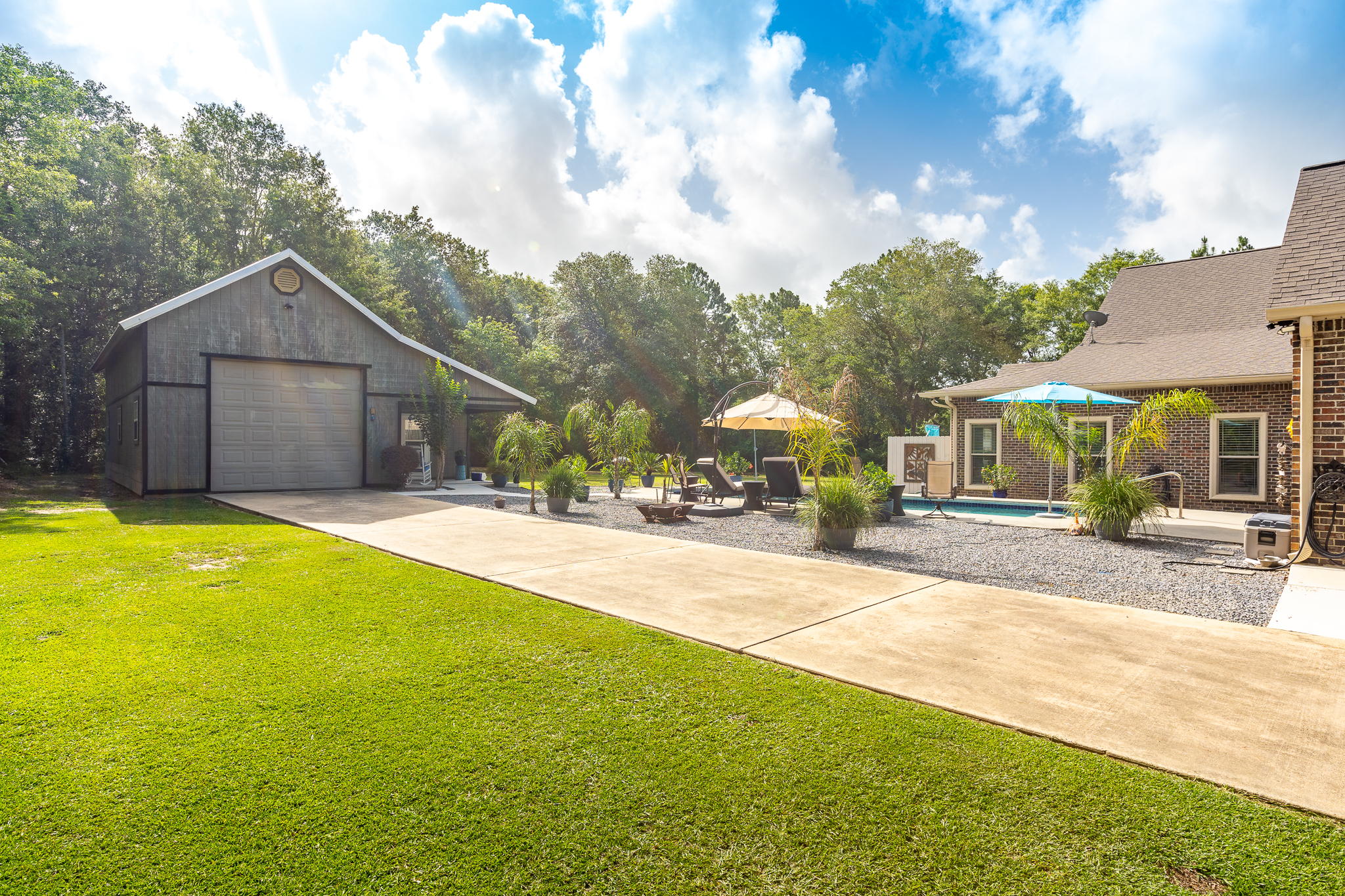 3  Exterior (2 of 11)