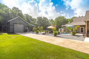 3  Exterior (2 of 11)