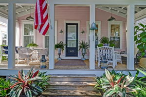 Front Porch/Entrance