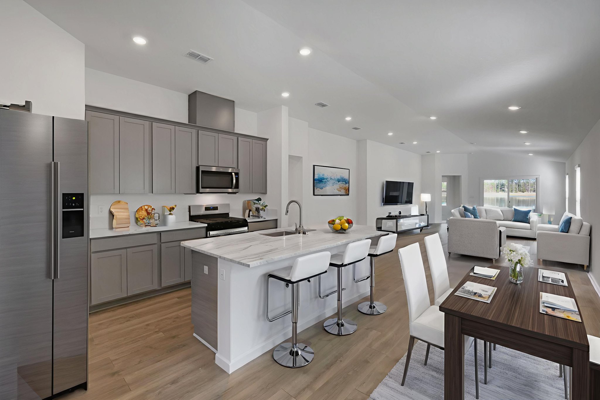 036A0410 virtually staged.jpeg