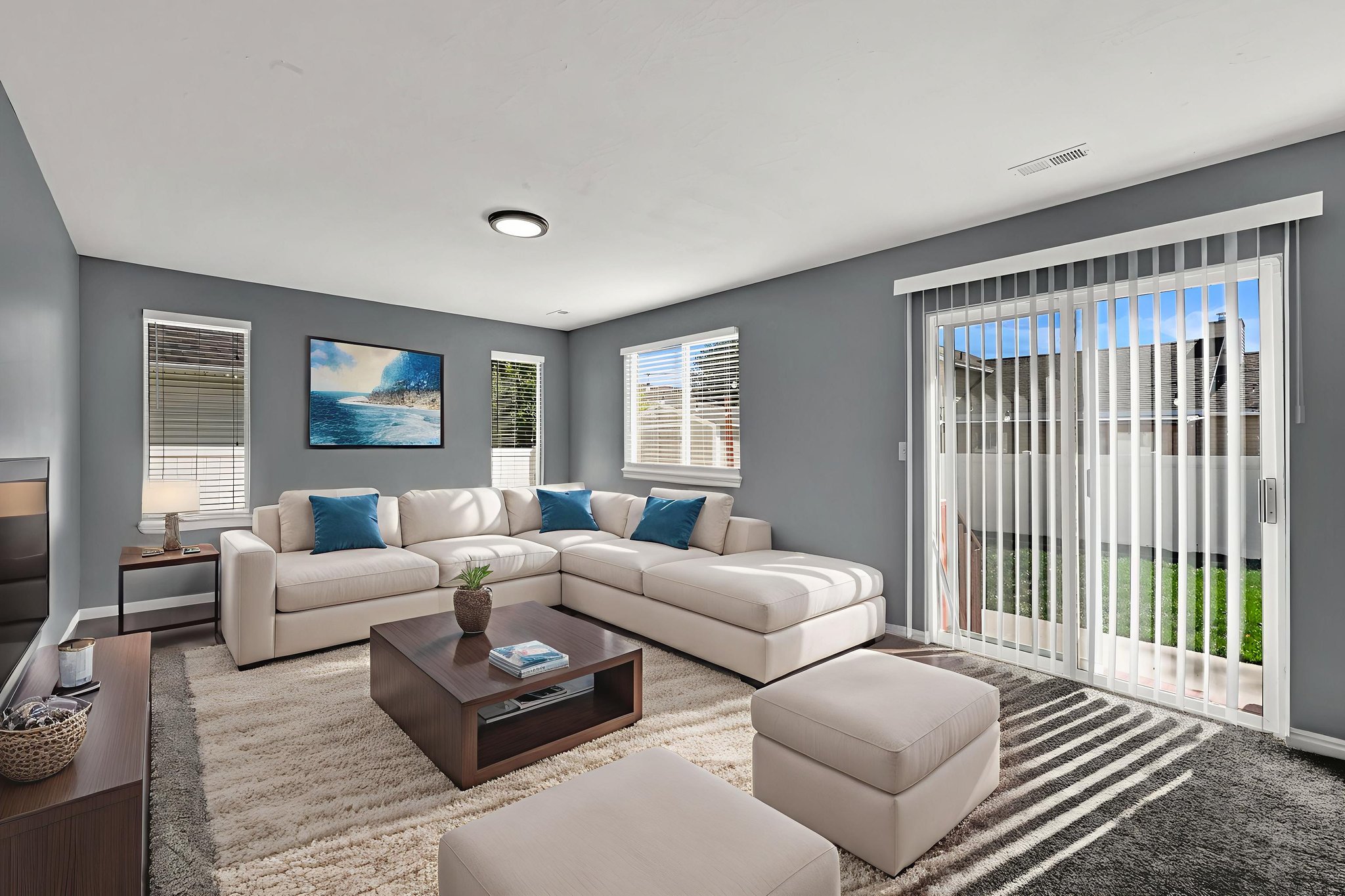 DSC_1240 virtually staged.jpeg