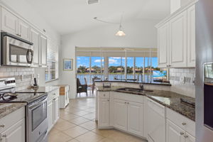 Kitchen 2 of 4