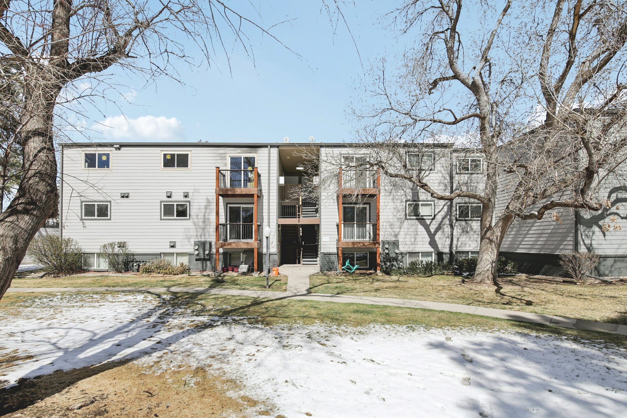 W 10th Ave E3-S1703-001.jpg