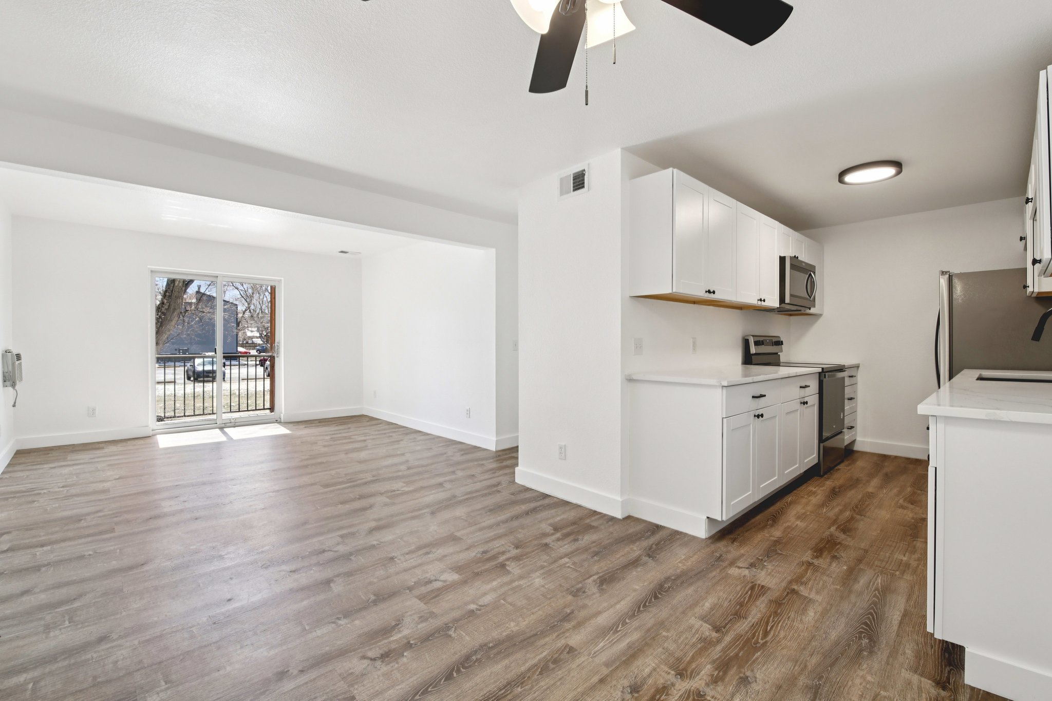 W 10th Ave E3-S1703-008.jpg