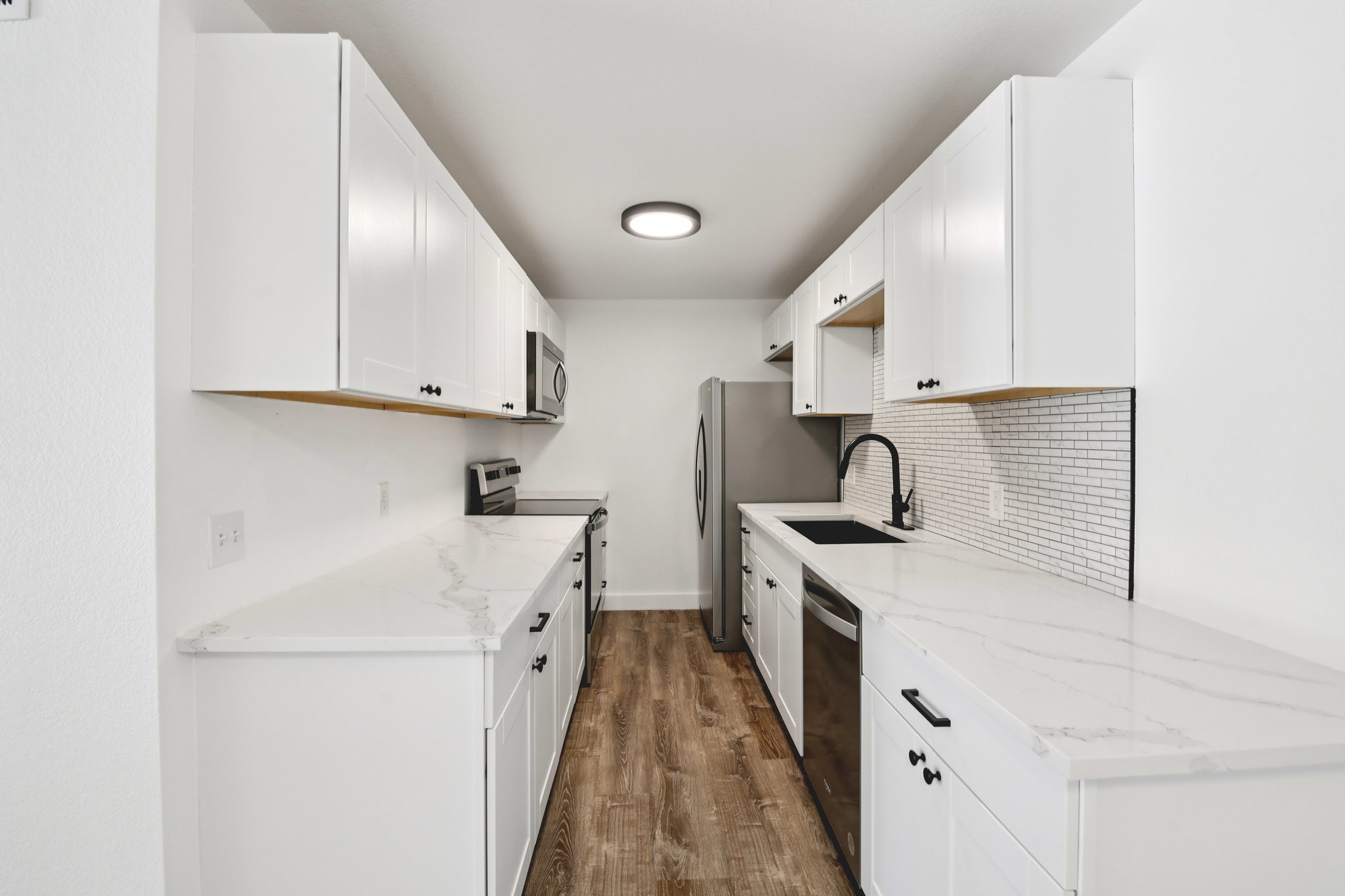 W 10th Ave E3-S1703-009.jpg