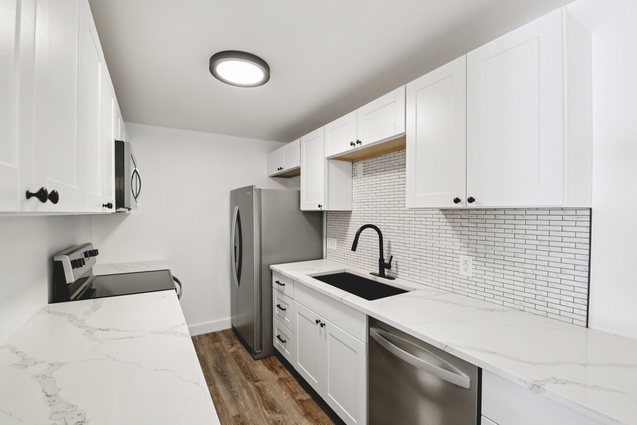 W 10th Ave E3-S1703-010.jpg