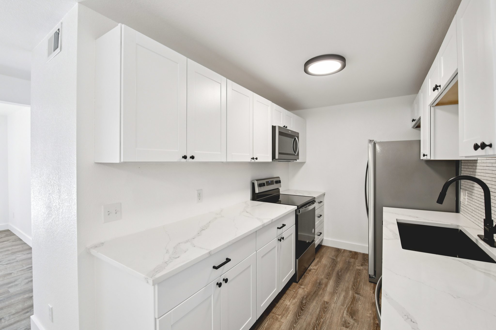W 10th Ave E3-S1703-011.jpg