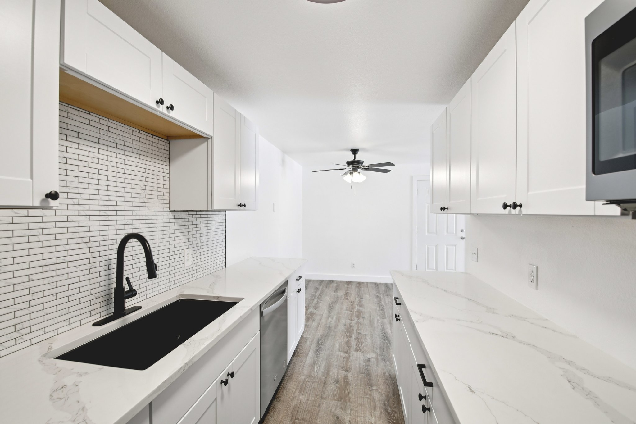 W 10th Ave E3-S1703-012.jpg
