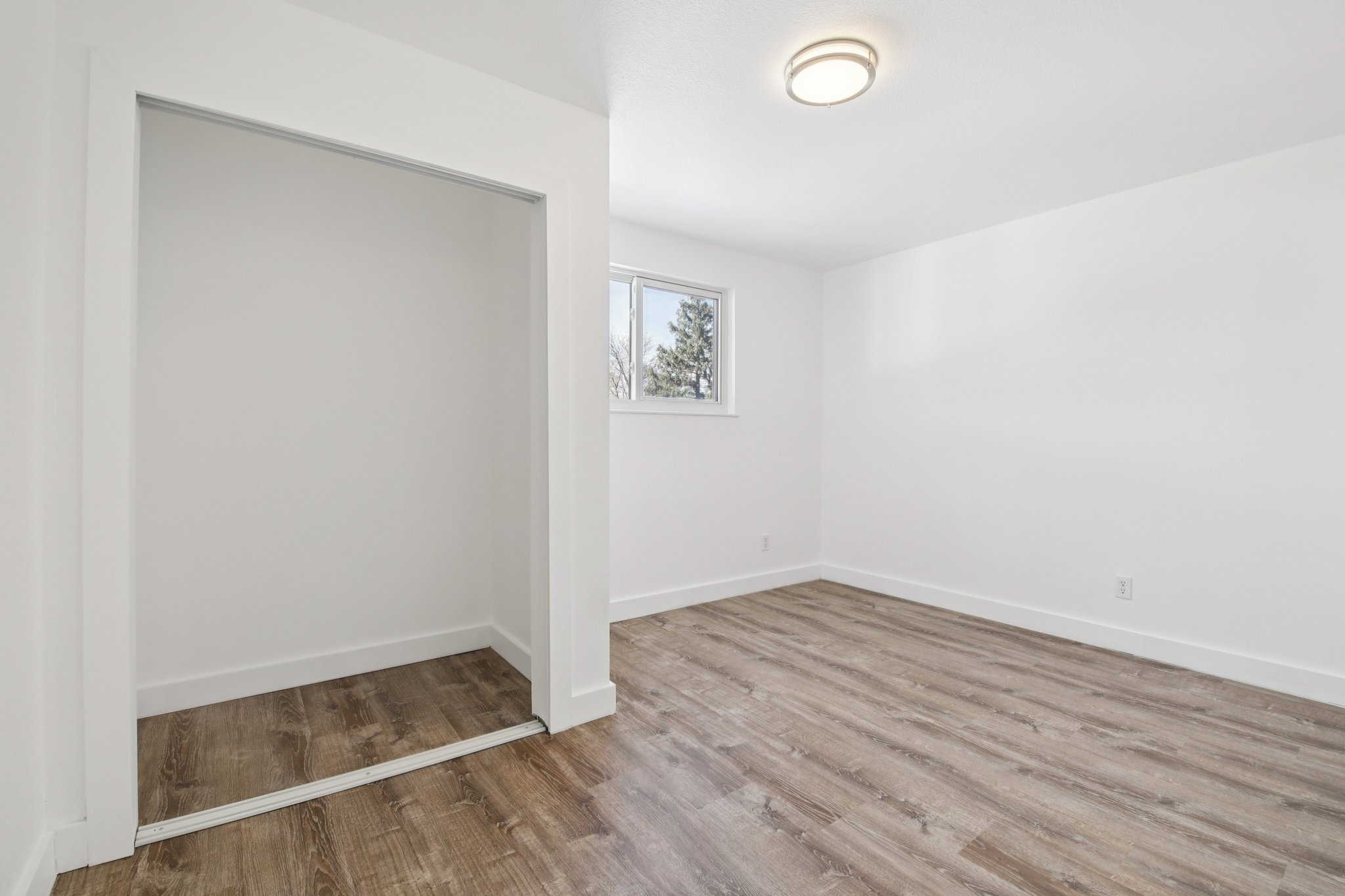 W 10th Ave E3-S1703-013.jpg